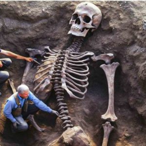 BREAKING: Archaeologists Uncover Skeleton of Giant General: A Captivating Tale of a Legendary Hero..